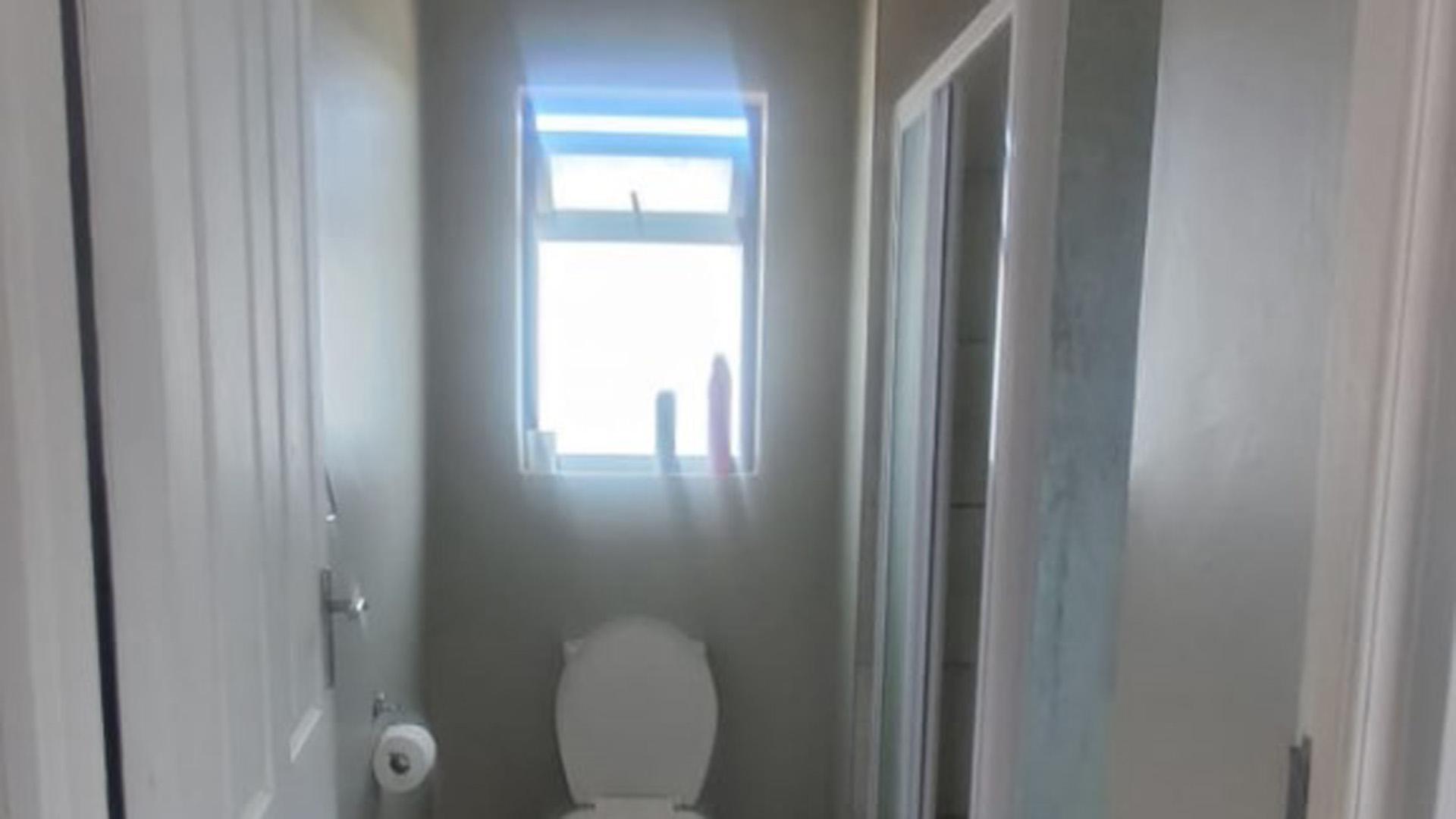 Bathroom 1 of property in Kidds Beach