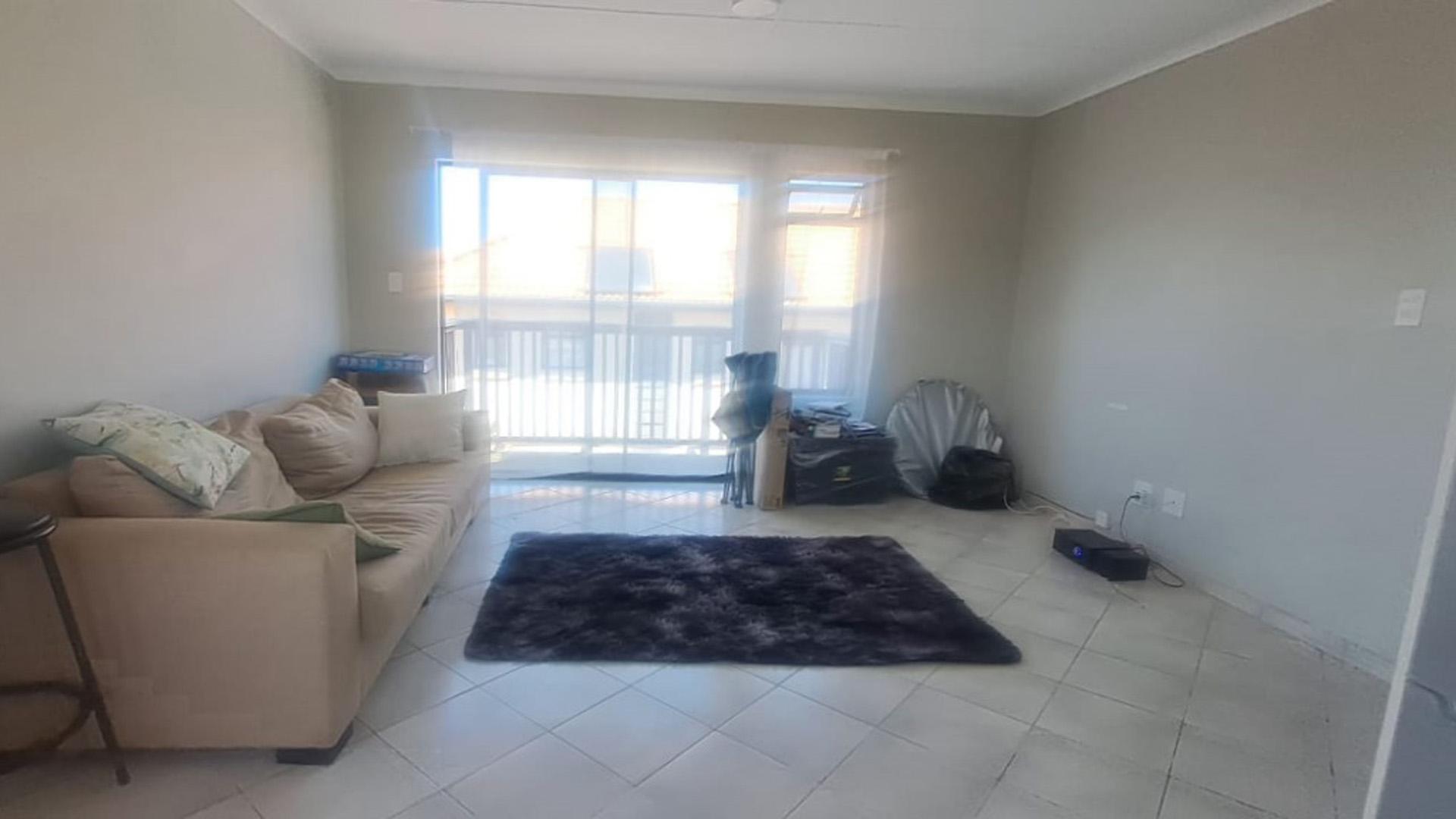 Lounges of property in Kidds Beach