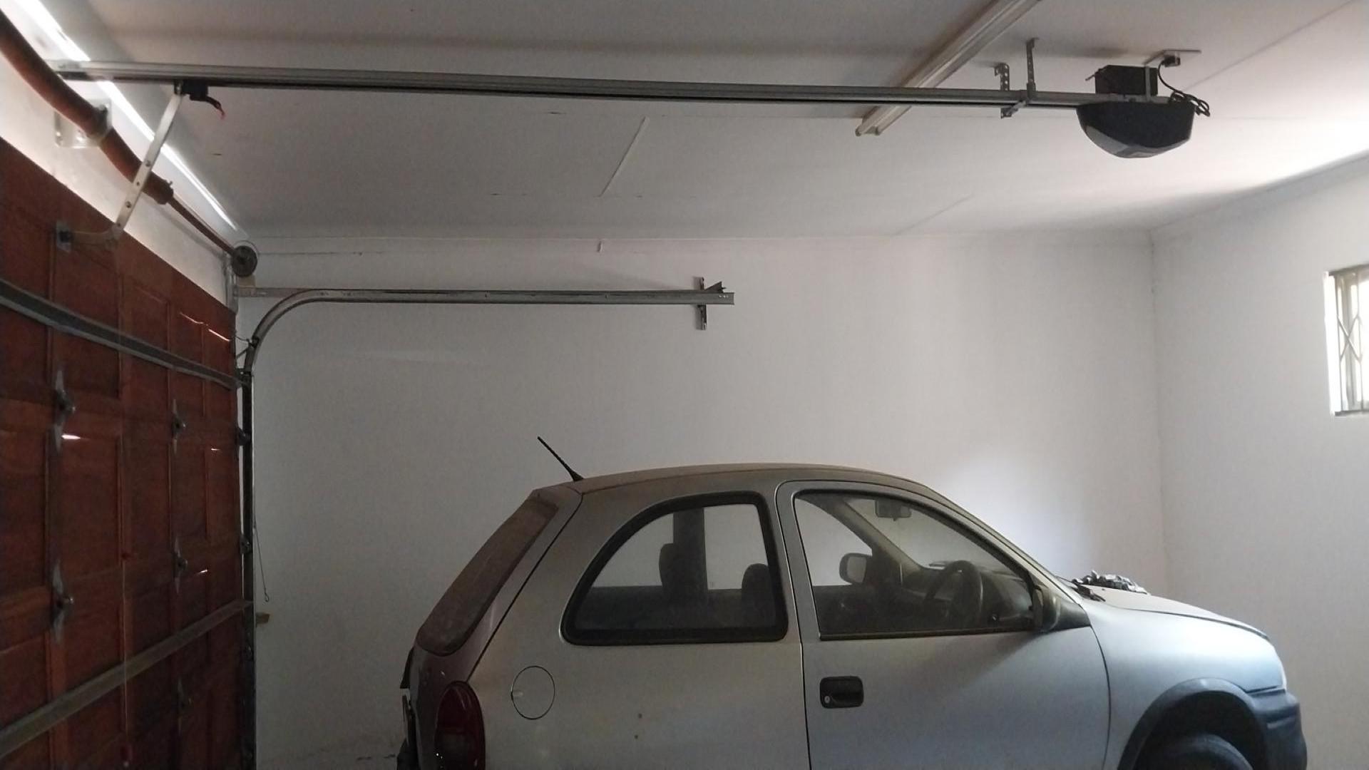 Garage - 36 square meters of property in Meyerton