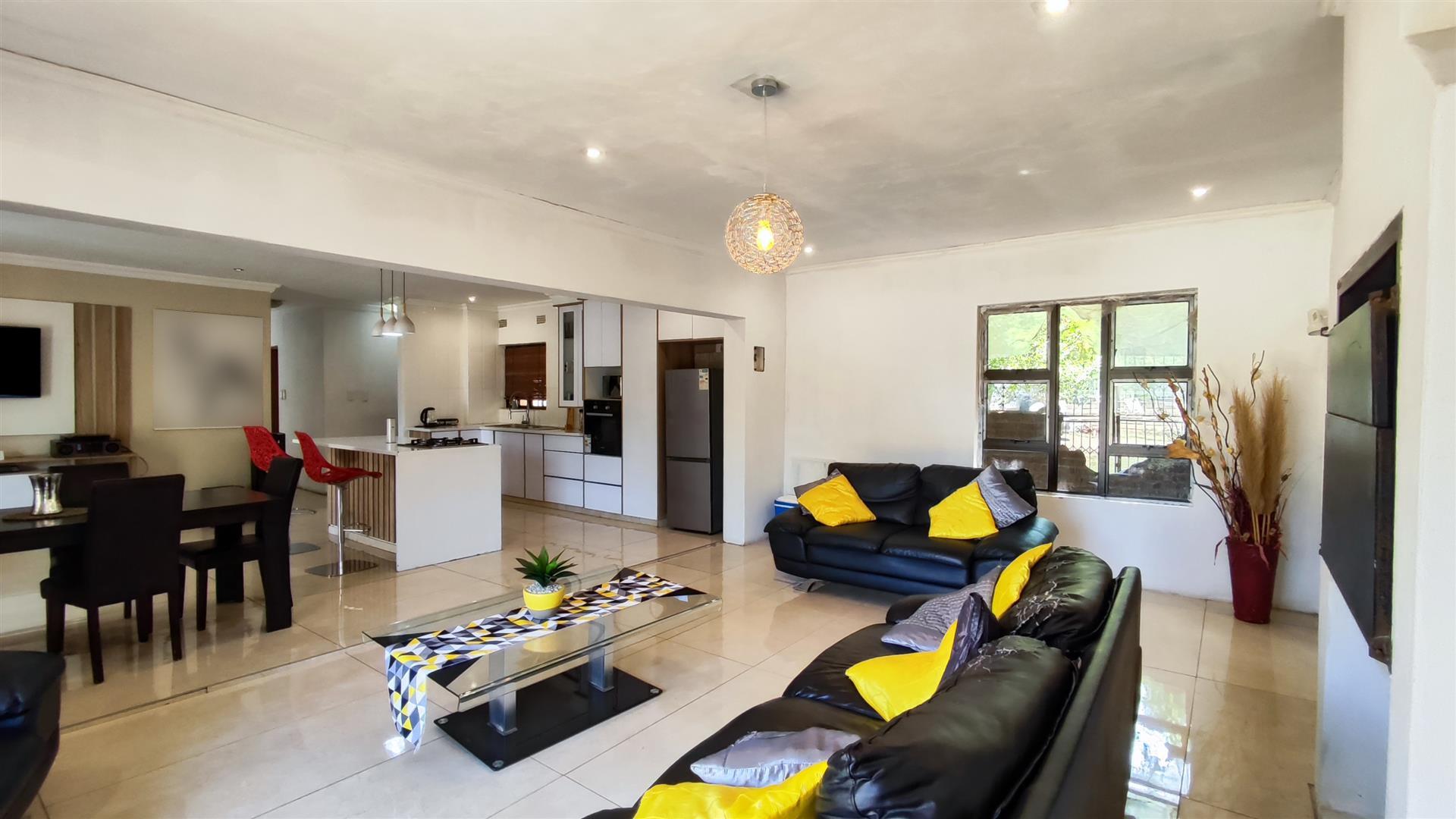 Lounges - 29 square meters of property in Meyerton