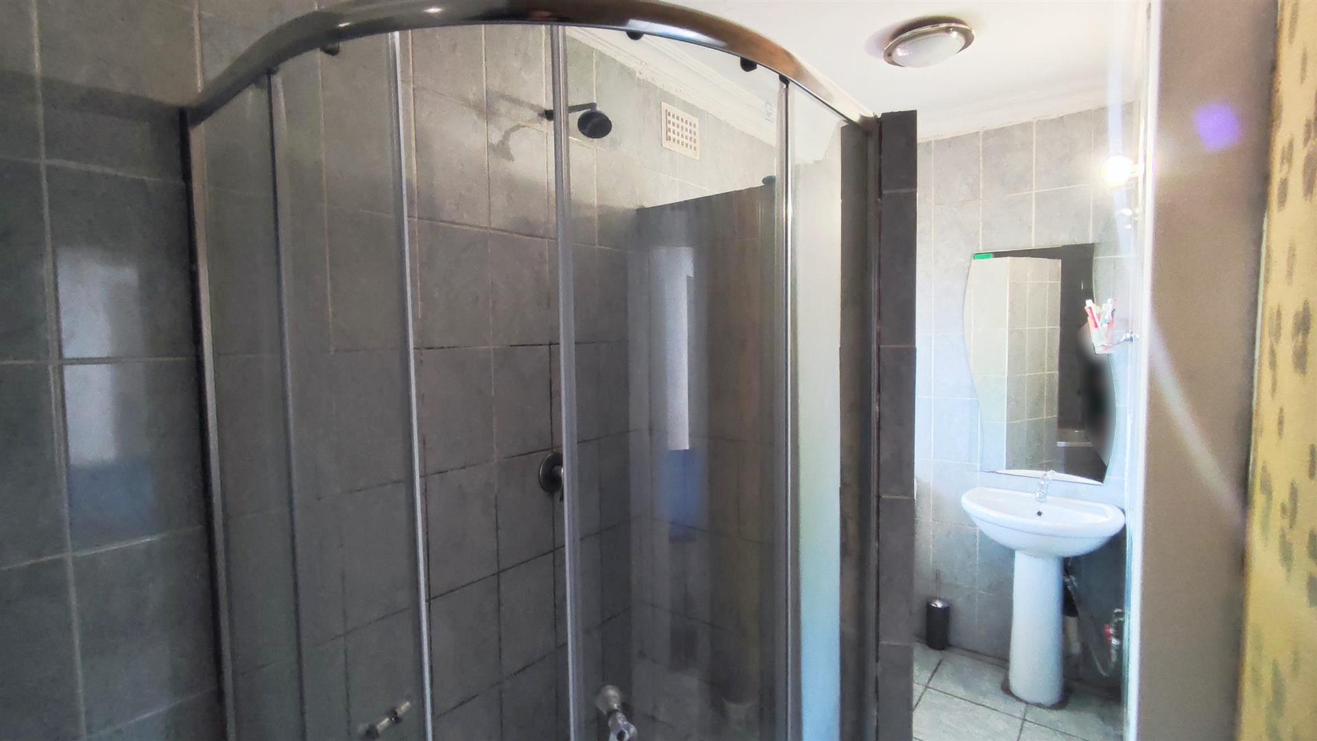 Bathroom 2 - 7 square meters of property in Meyerton