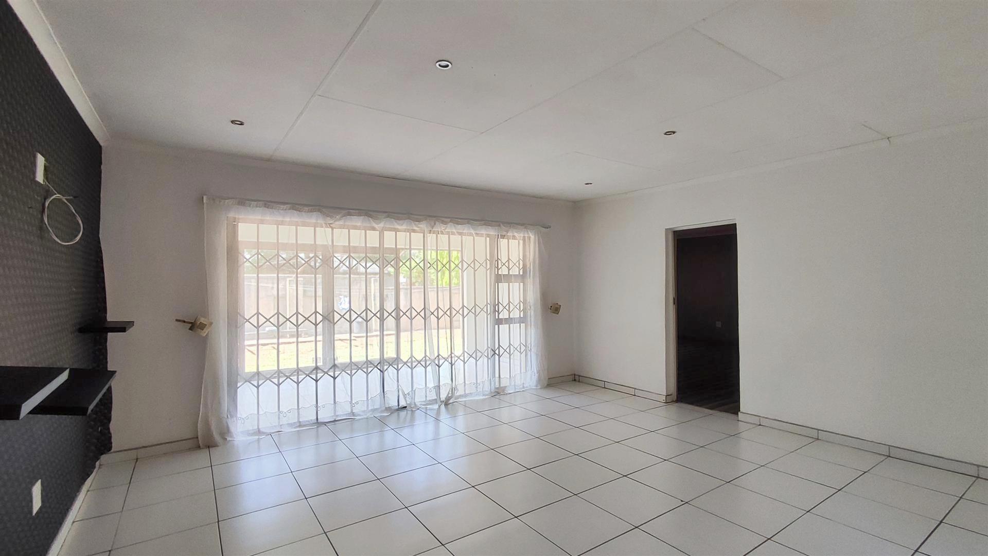 TV Room - 35 square meters of property in Meyerton