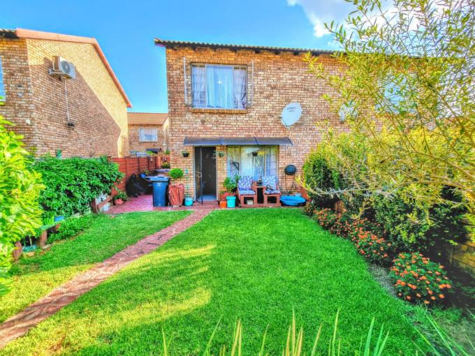 2 Bedroom Sectional Title for Sale For Sale in Annlin - MR694919