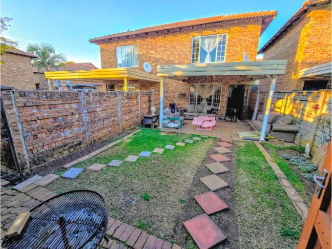 2 Bedroom Sectional Title for Sale For Sale in Annlin - MR694920