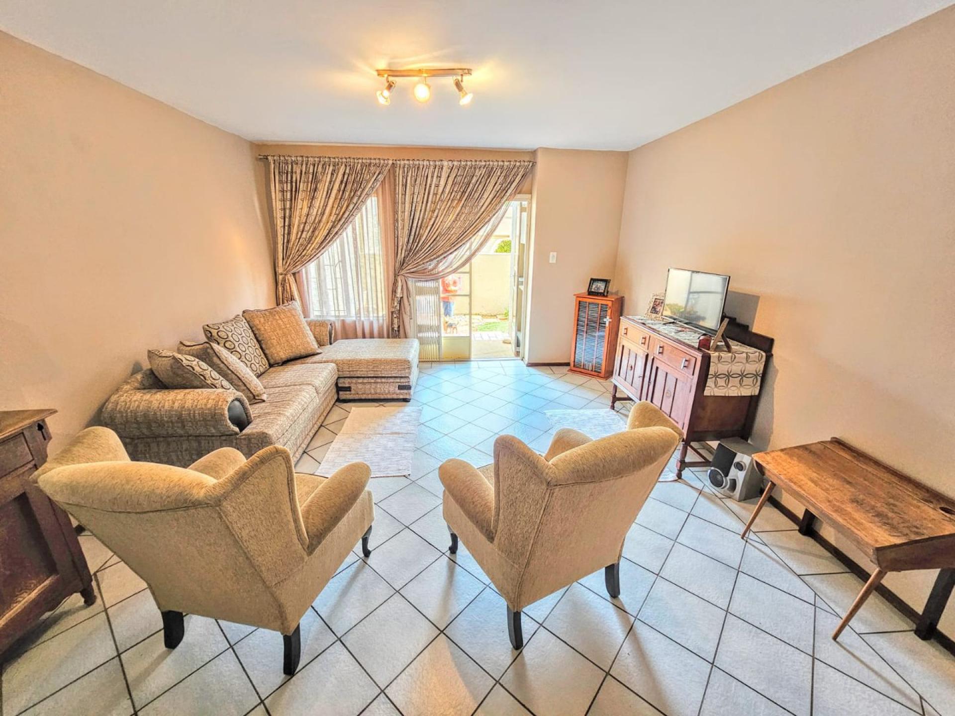  of property in Magalieskruin