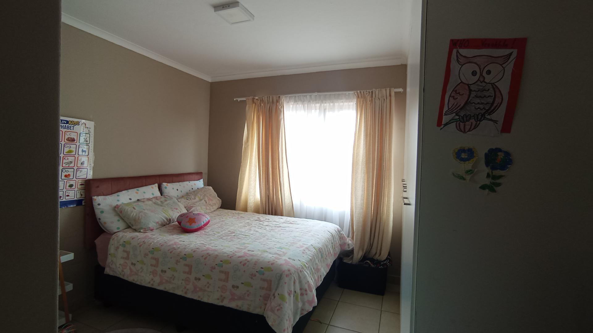 Main Bedroom of property in Montana