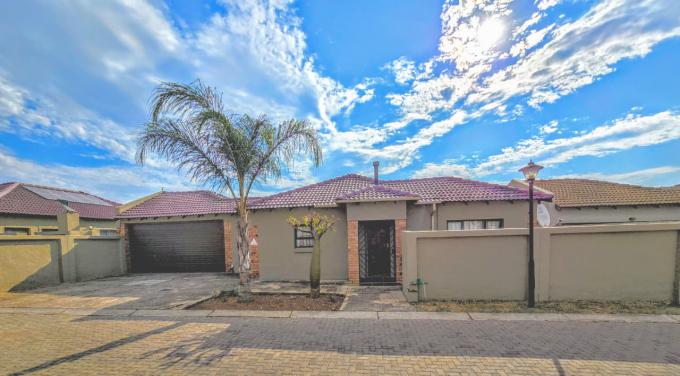 3 Bedroom Sectional Title for Sale For Sale in Doornpoort - MR694934