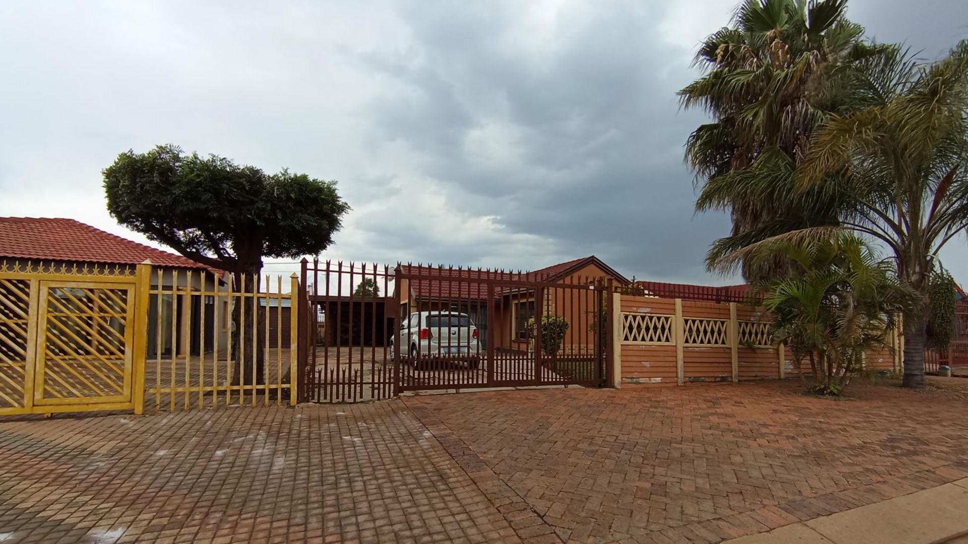 Front View of property in Ga-Rankuwa