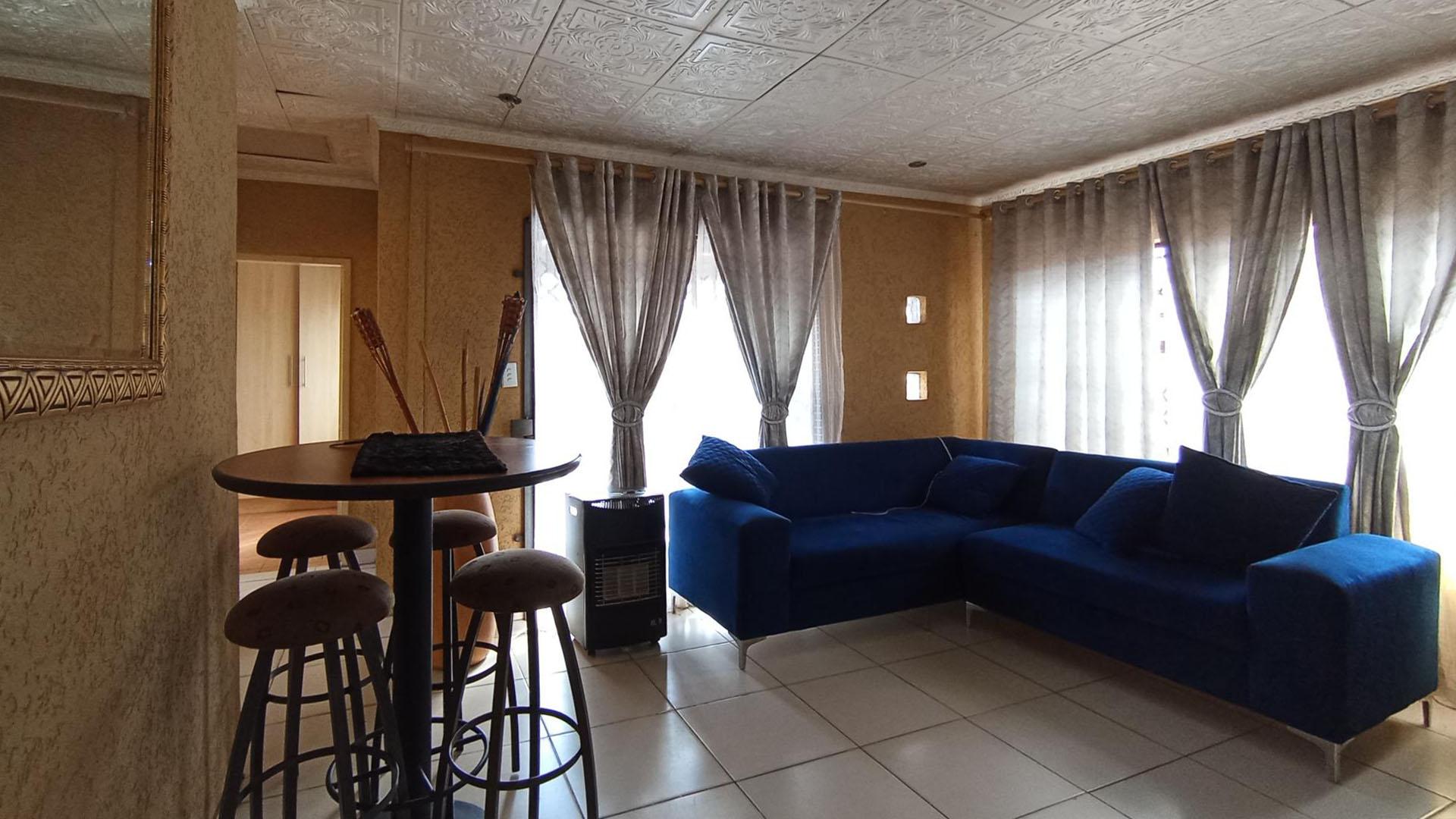 Lounges - 19 square meters of property in Ga-Rankuwa