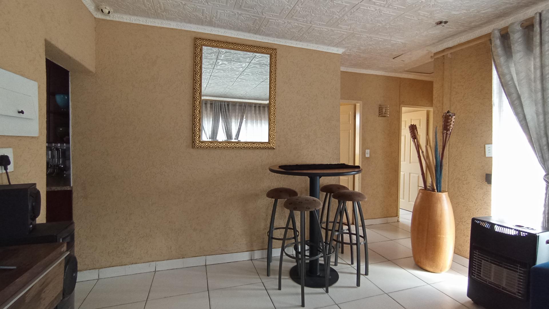 Lounges - 19 square meters of property in Ga-Rankuwa