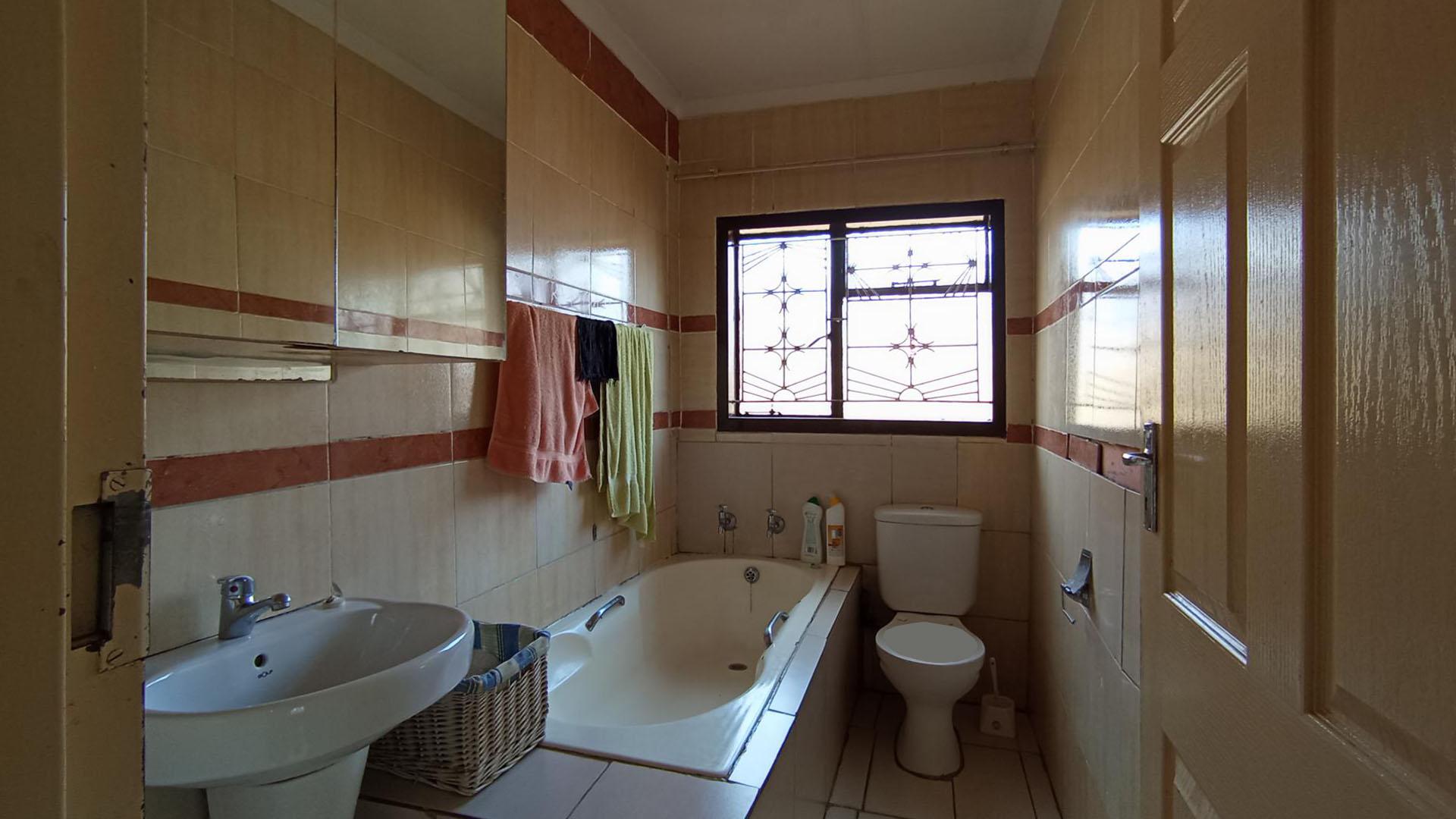 Bathroom 1 - 5 square meters of property in Ga-Rankuwa