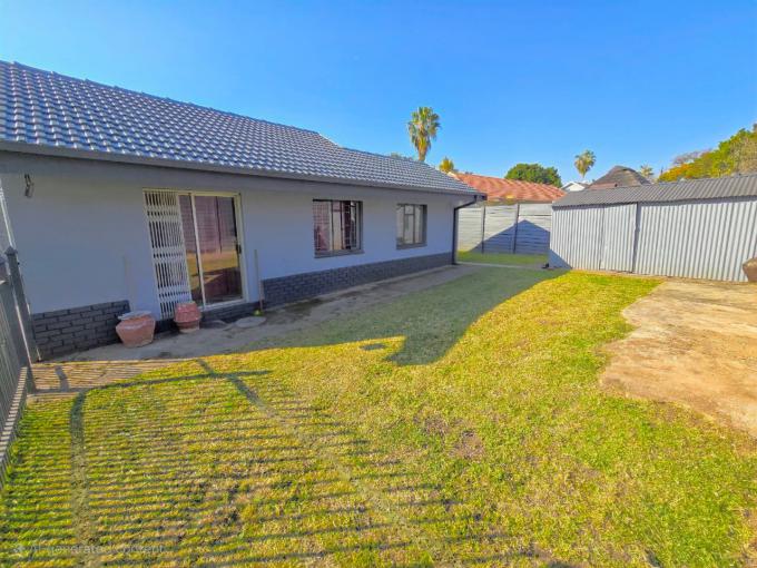 4 Bedroom House for Sale For Sale in Magalieskruin - MR694950