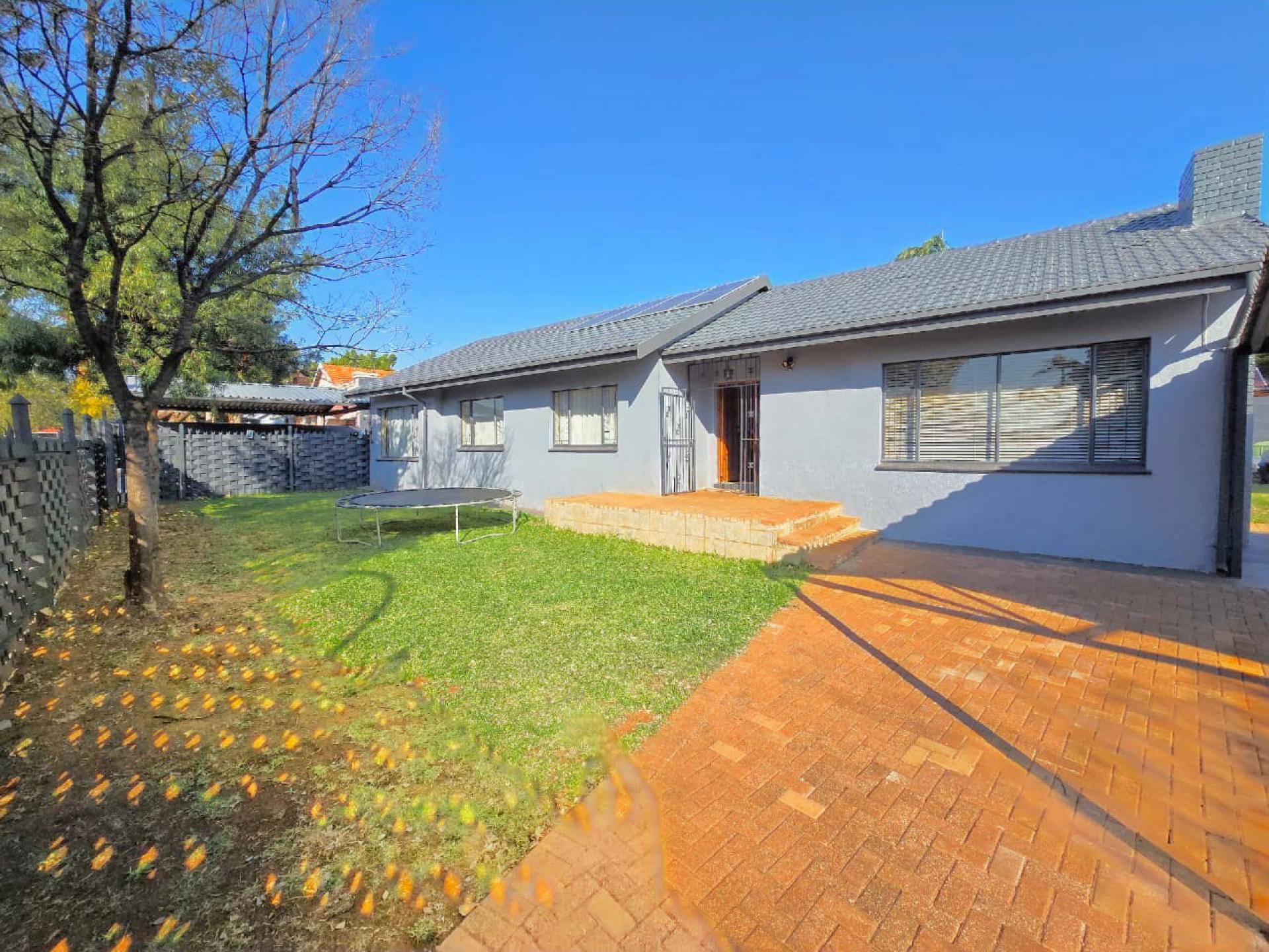  of property in Magalieskruin