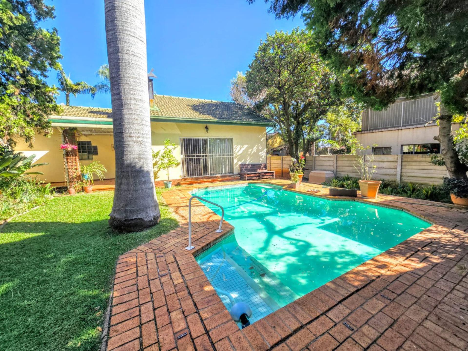  of property in Magalieskruin