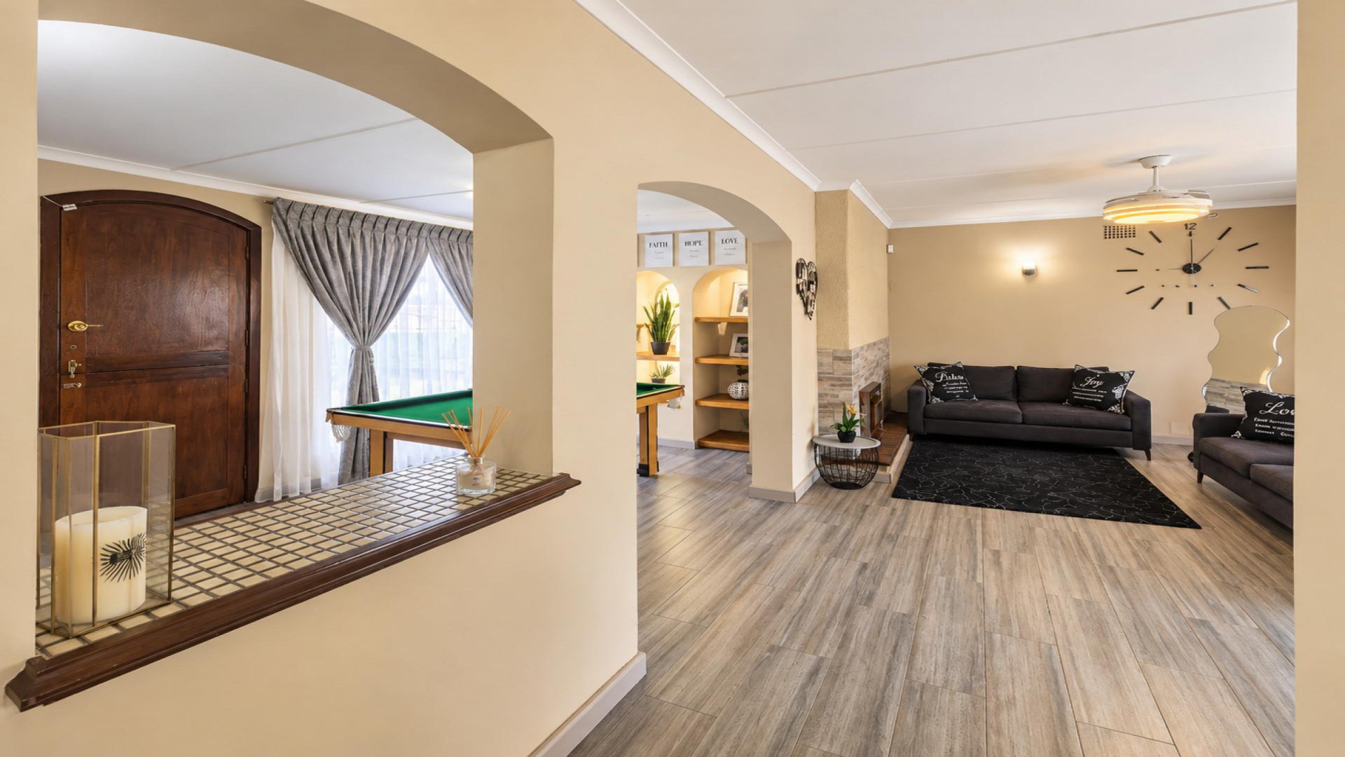 Lounges of property in Ravensklip