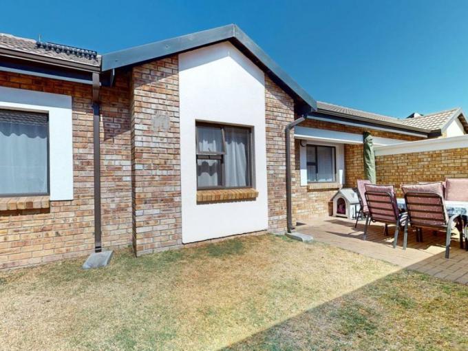 2 Bedroom Simplex for Sale For Sale in Beyers Park - MR695014