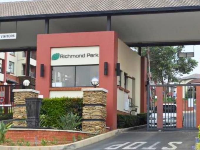 2 Bedroom Apartment for Sale For Sale in Oakdene - MR695054
