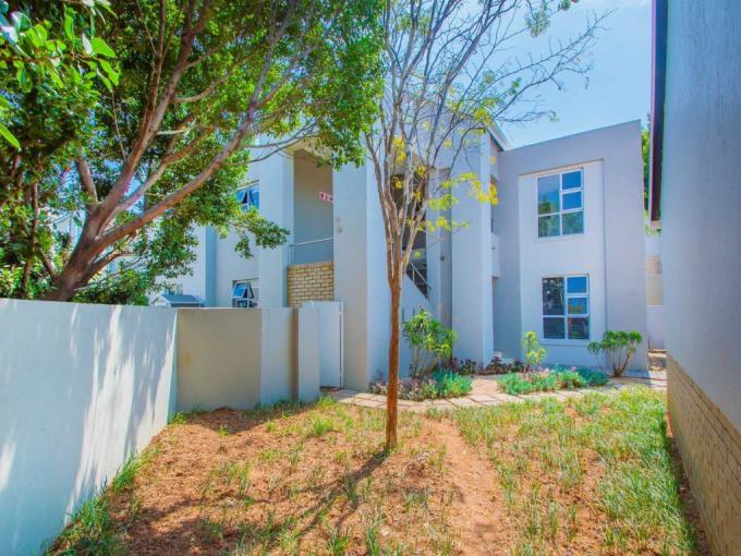 2 Bedroom Apartment to Rent in Eagle Canyon Golf Estate - Property to rent - MR695073