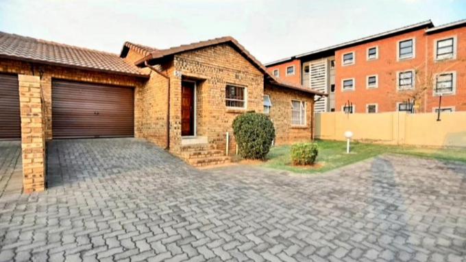 2 Bedroom Sectional Title for Sale For Sale in Witpoortjie - Private Sale - MR695081