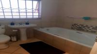 Bathroom 1 of property in Witpoortjie