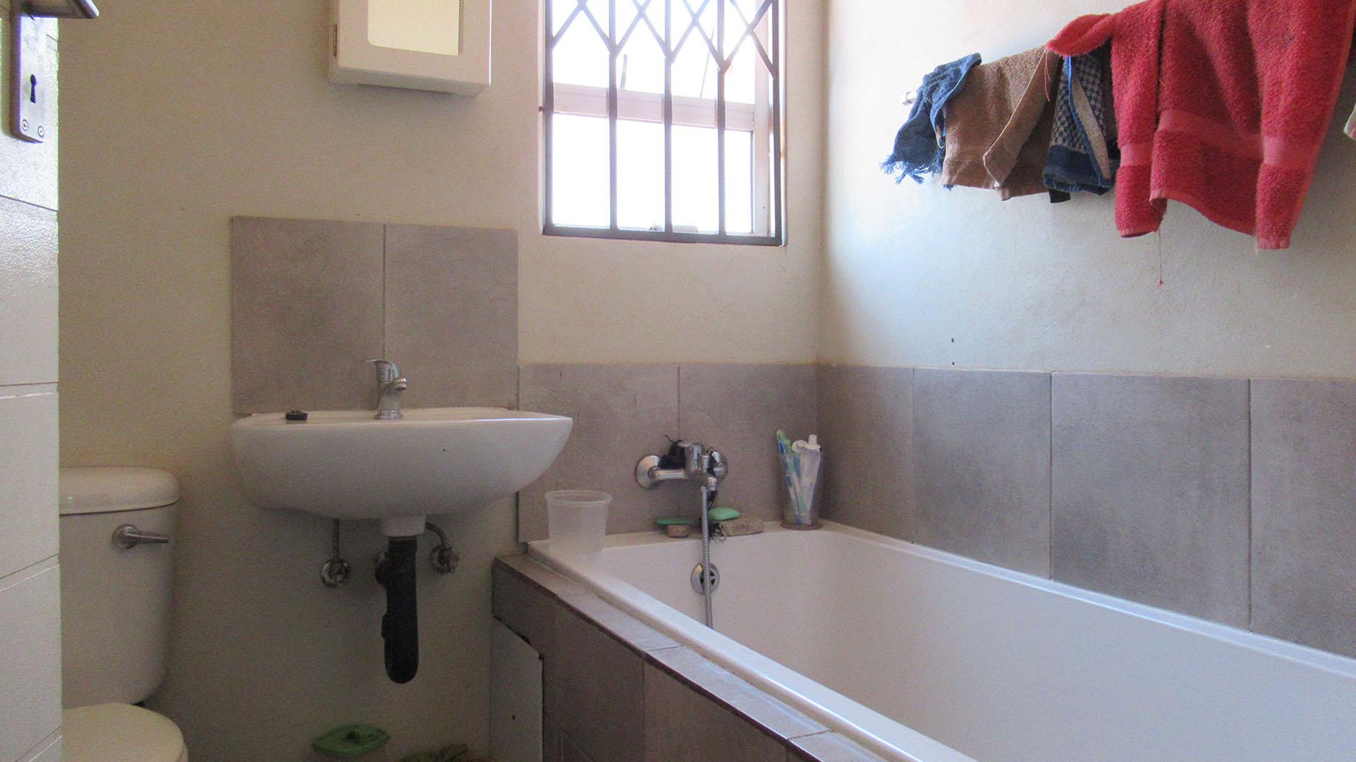 Bathroom 1 - 6 square meters of property in Lehae