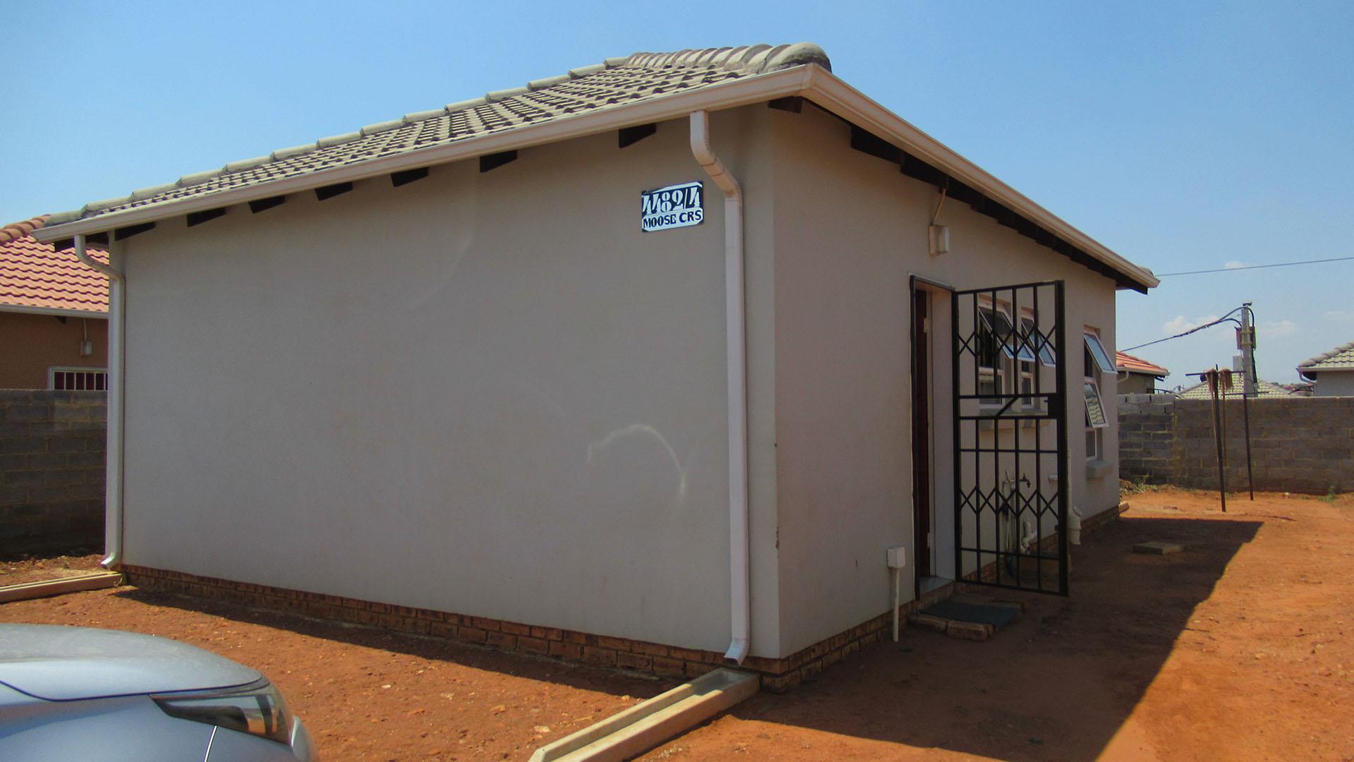 Front View of property in Lehae