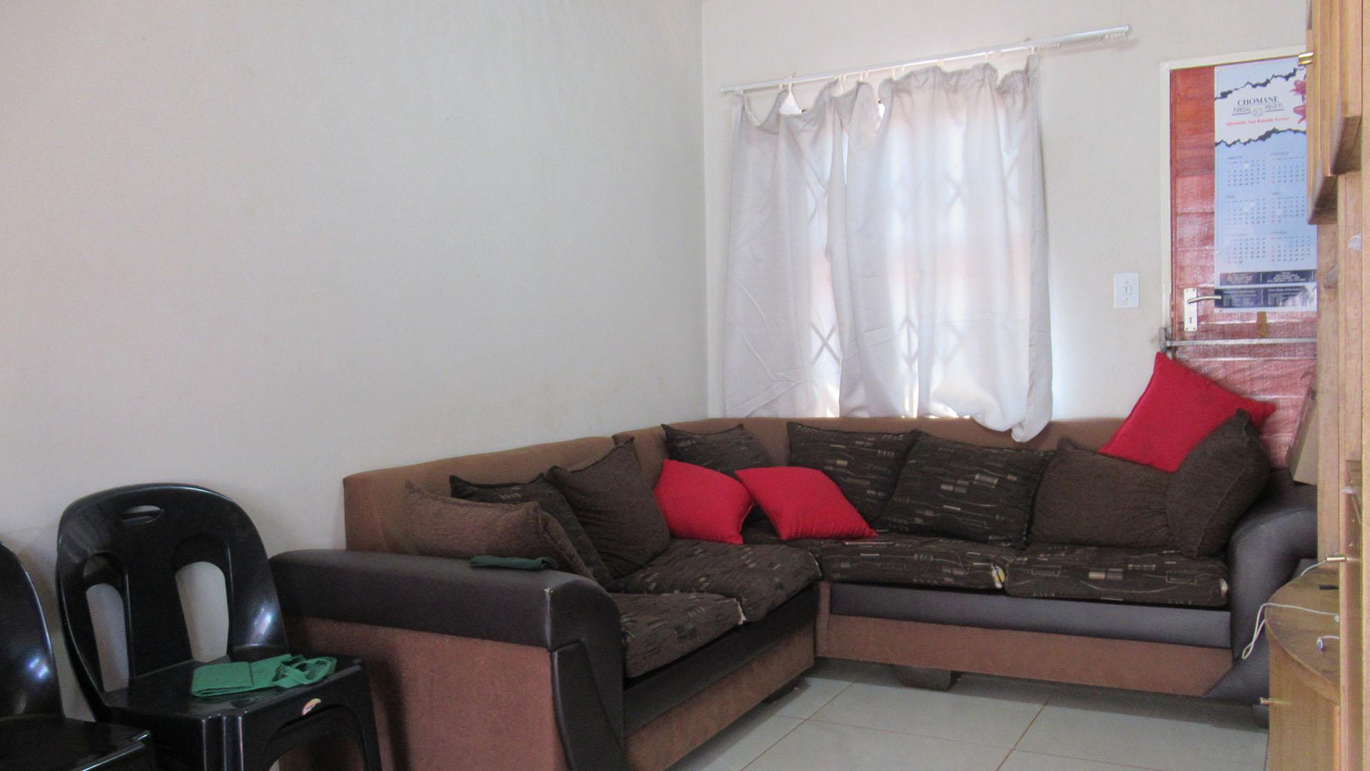 Lounges - 9 square meters of property in Lehae