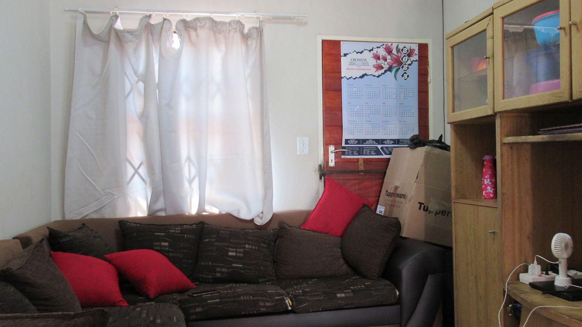 Lounges - 9 square meters of property in Lehae