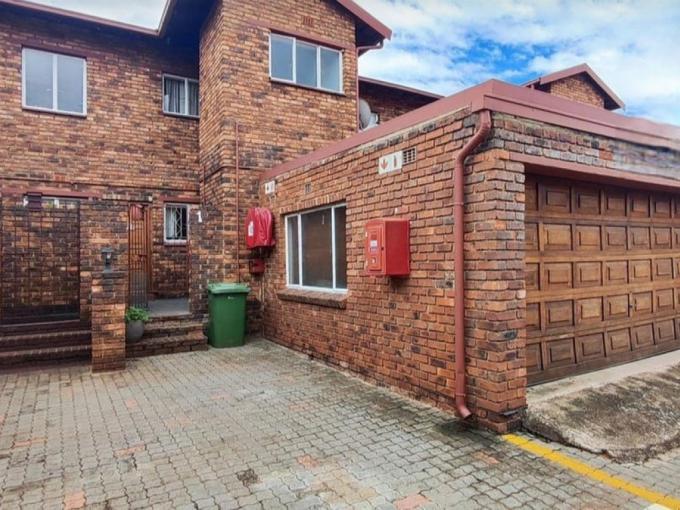 3 Bedroom Simplex for Sale For Sale in Brackenhurst - MR695111