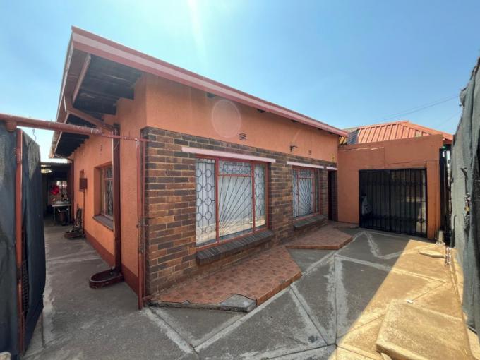 2 Bedroom House for Sale For Sale in Mofolo North - MR695120