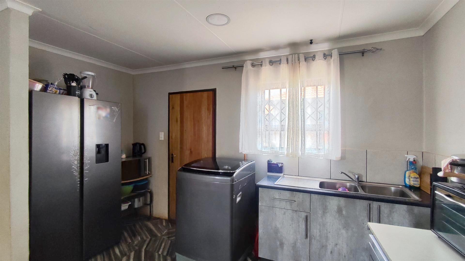 Kitchen - 9 square meters of property in Dawn Park