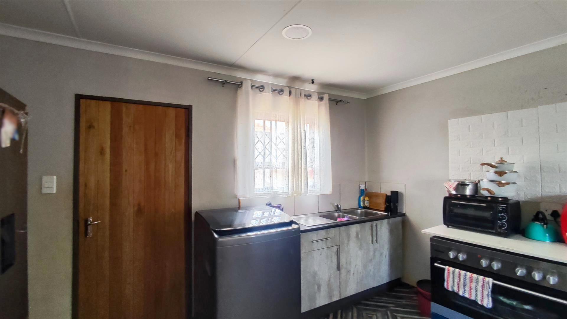 Kitchen - 9 square meters of property in Dawn Park