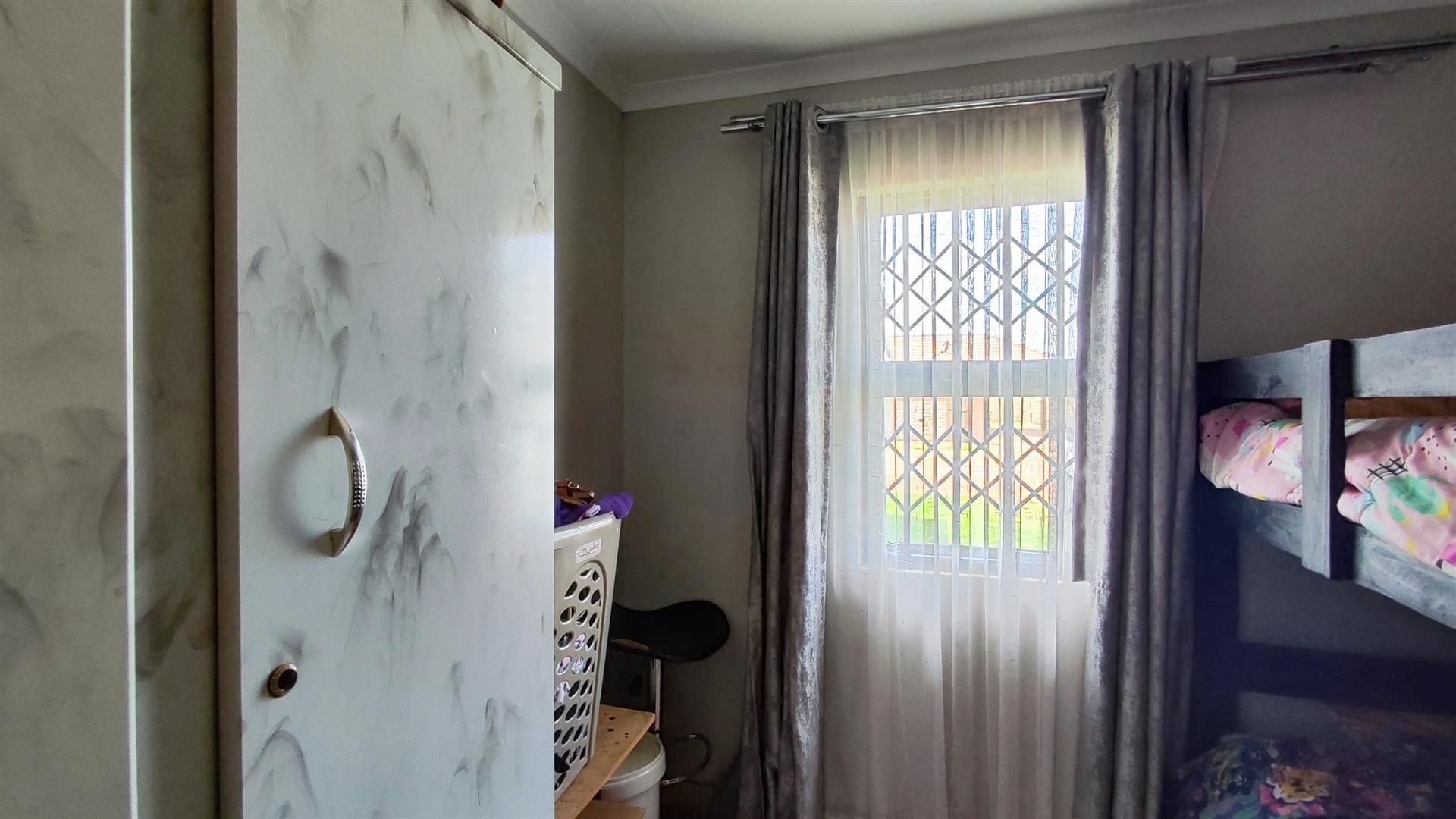 Bed Room 2 - 9 square meters of property in Dawn Park