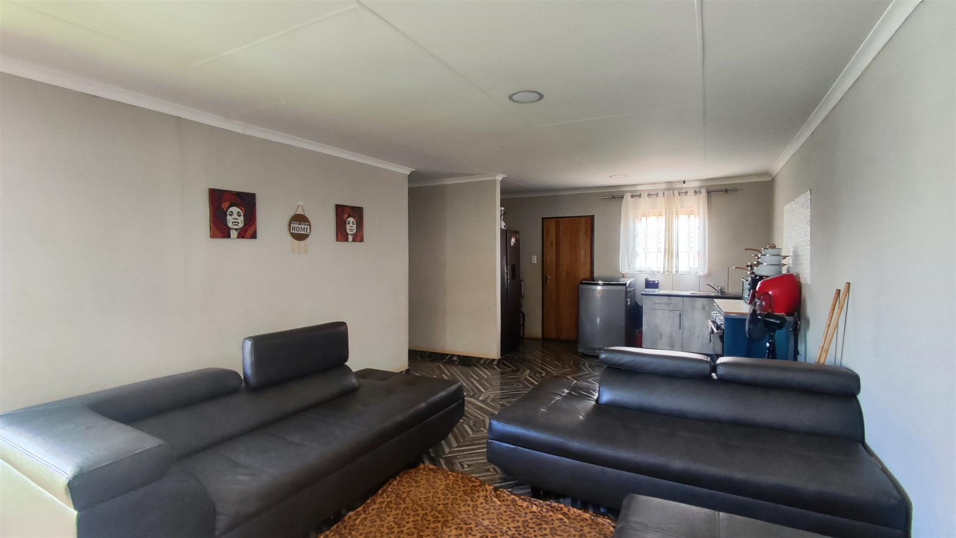 Lounges - 20 square meters of property in Dawn Park