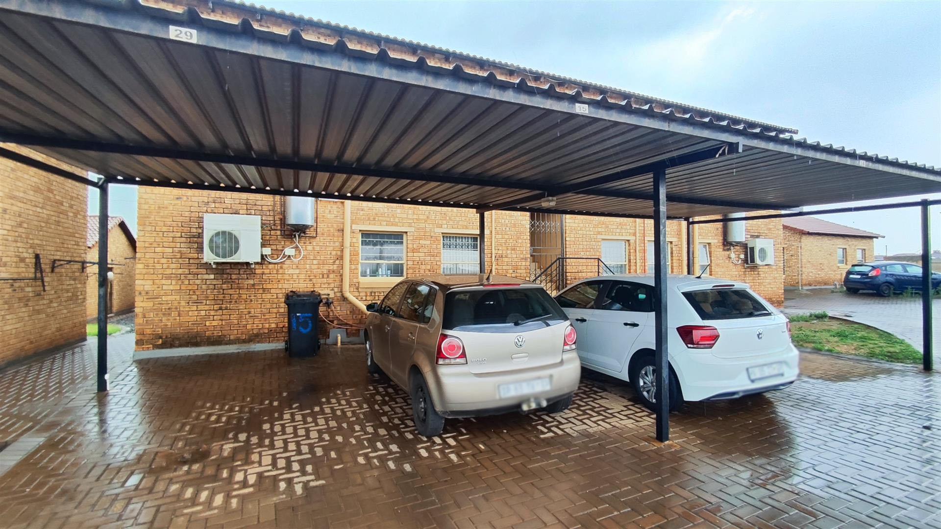 Front View of property in Dawn Park