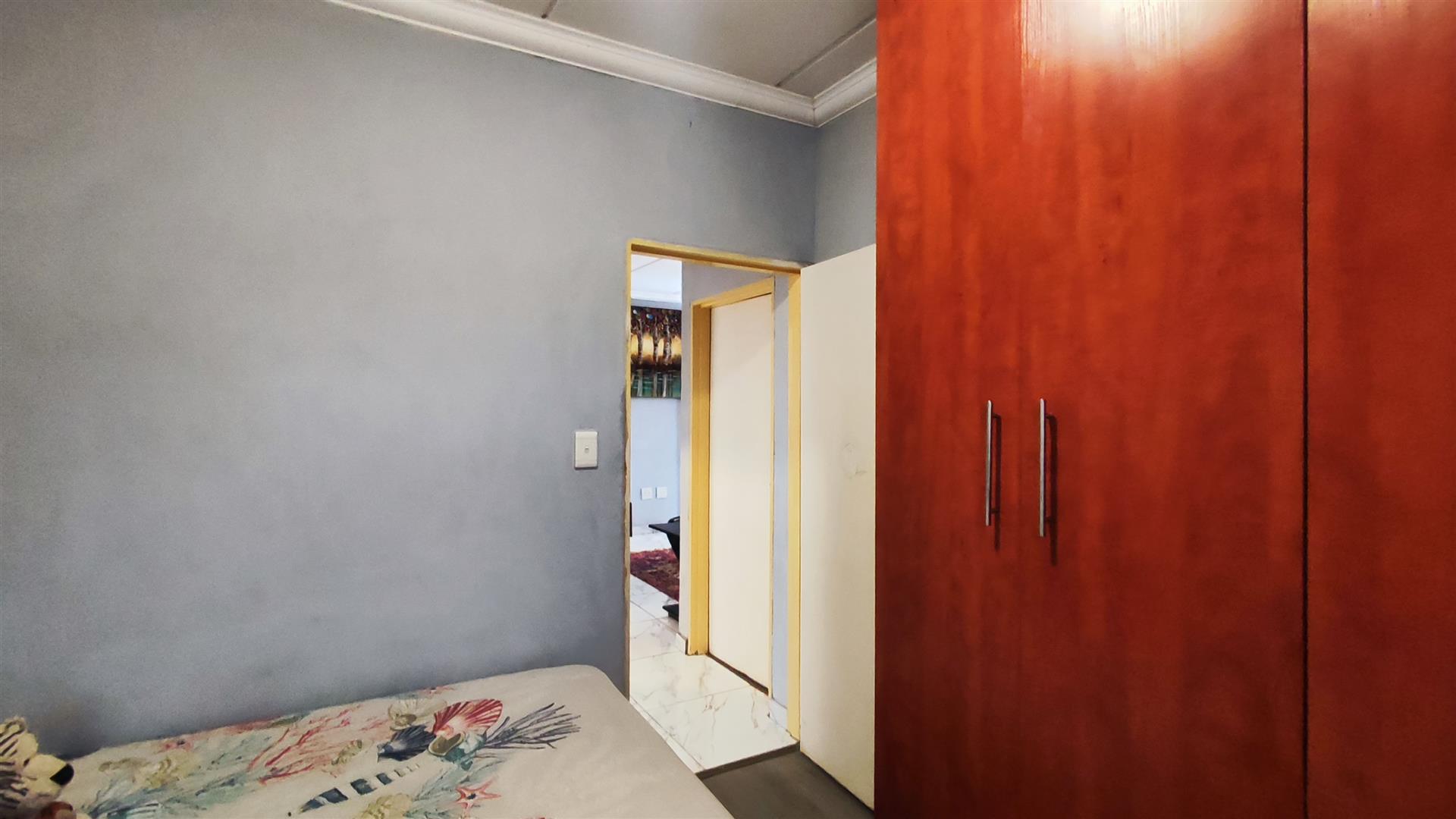 Bed Room 1 - 10 square meters of property in Dawn Park