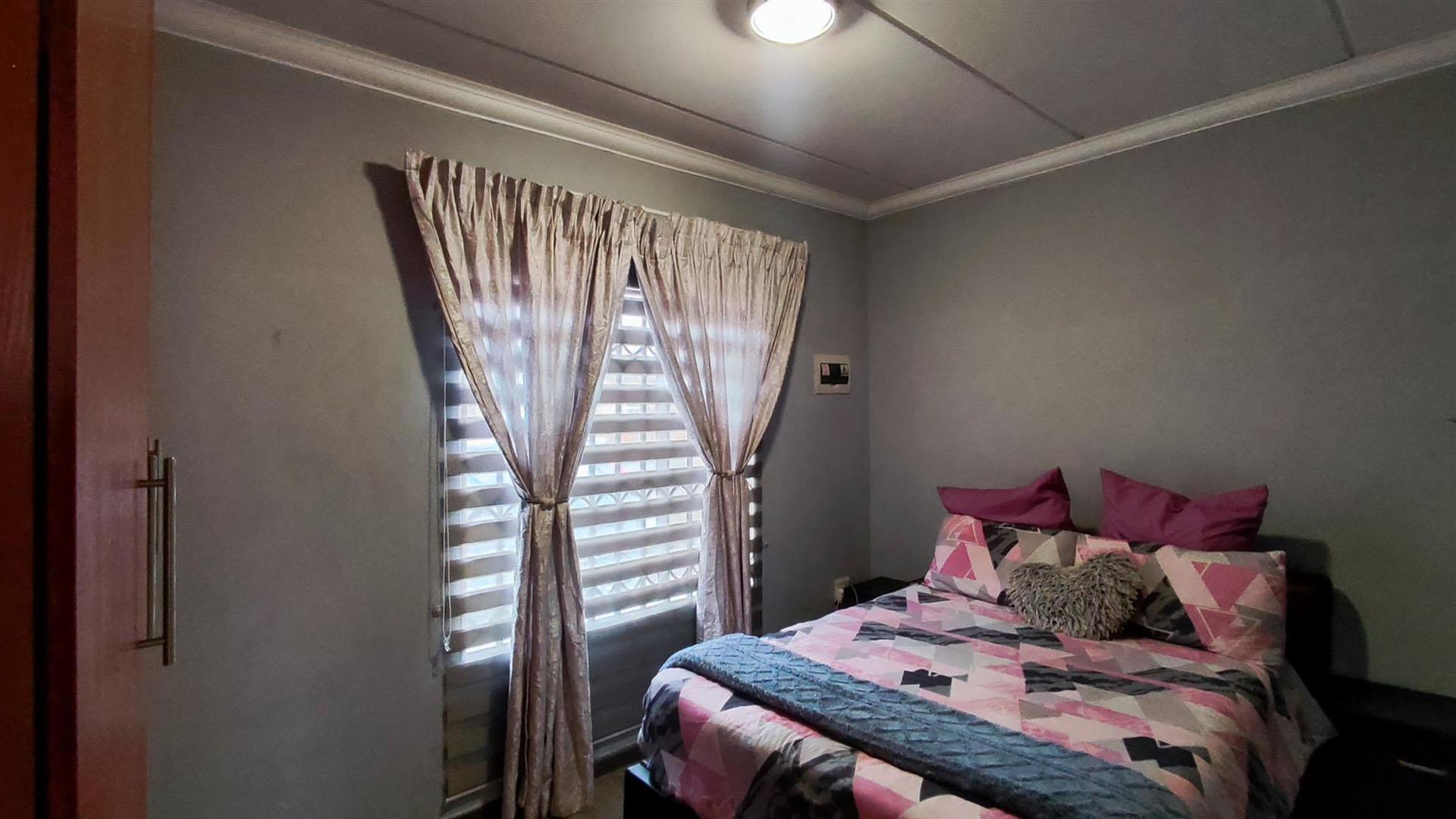 Bed Room 2 - 13 square meters of property in Dawn Park