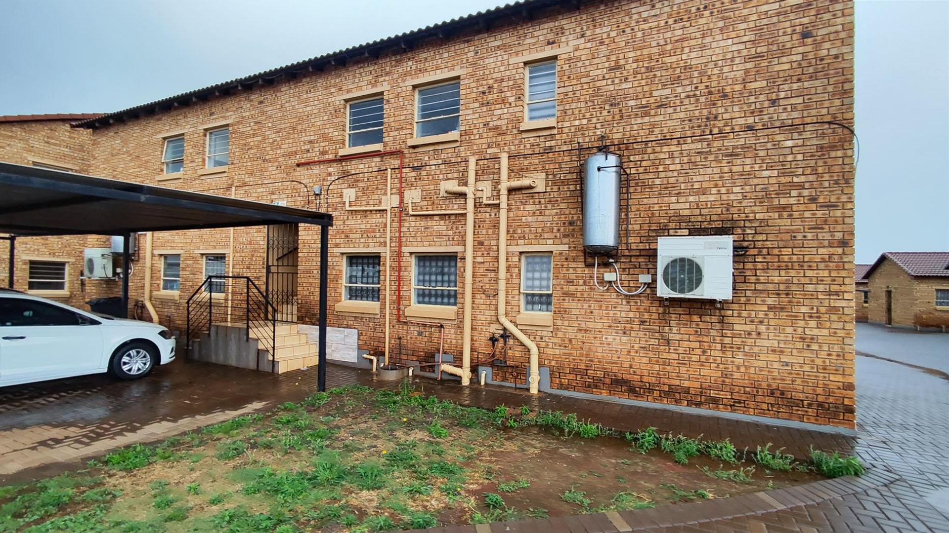 Front View of property in Dawn Park