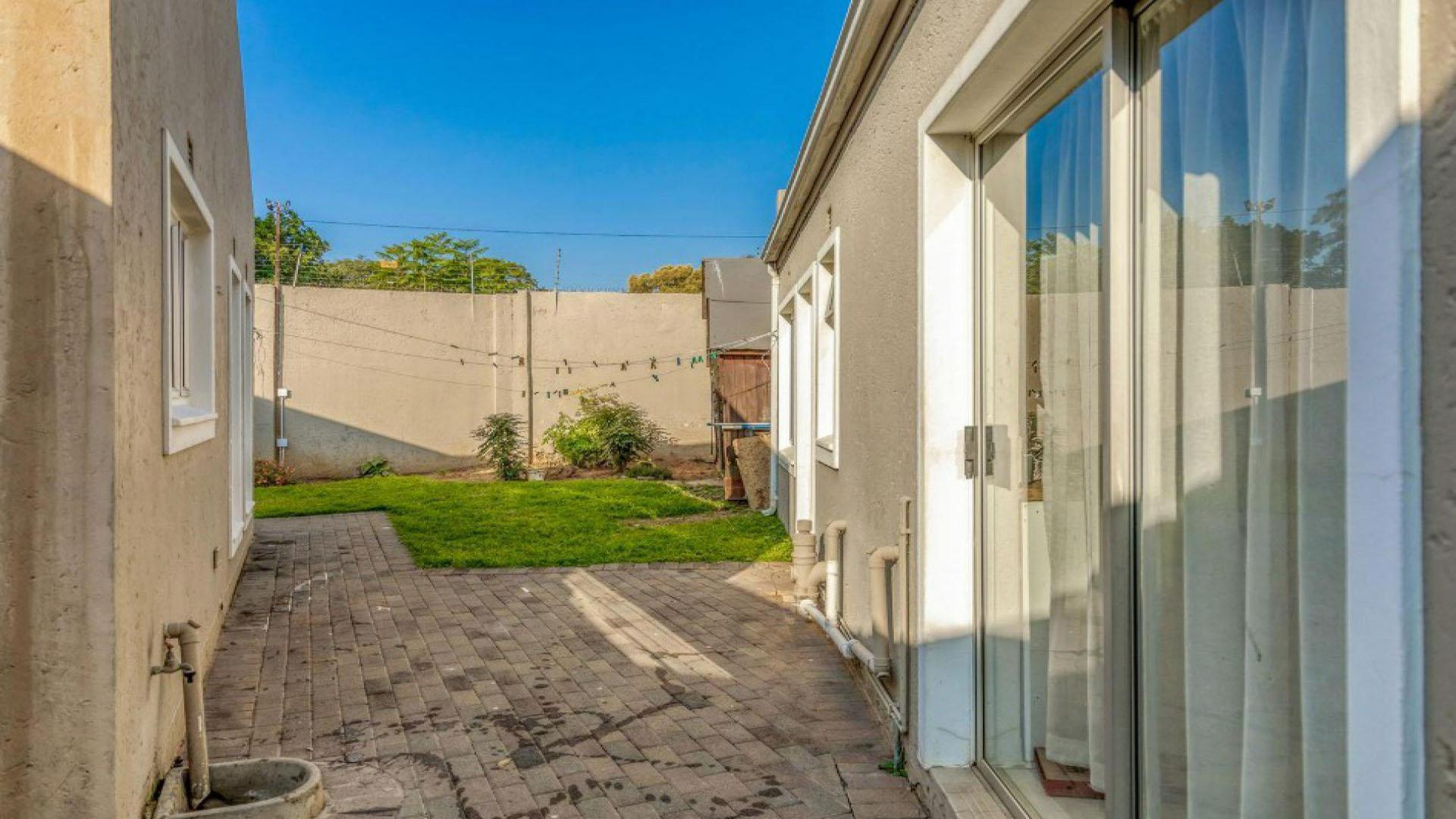 Spaces - 23 square meters of property in Douglasdale