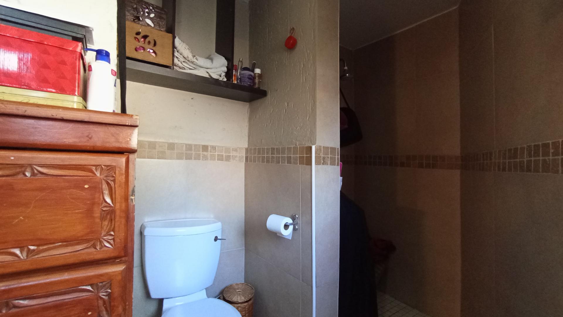 Main Bathroom - 15 square meters of property in Douglasdale