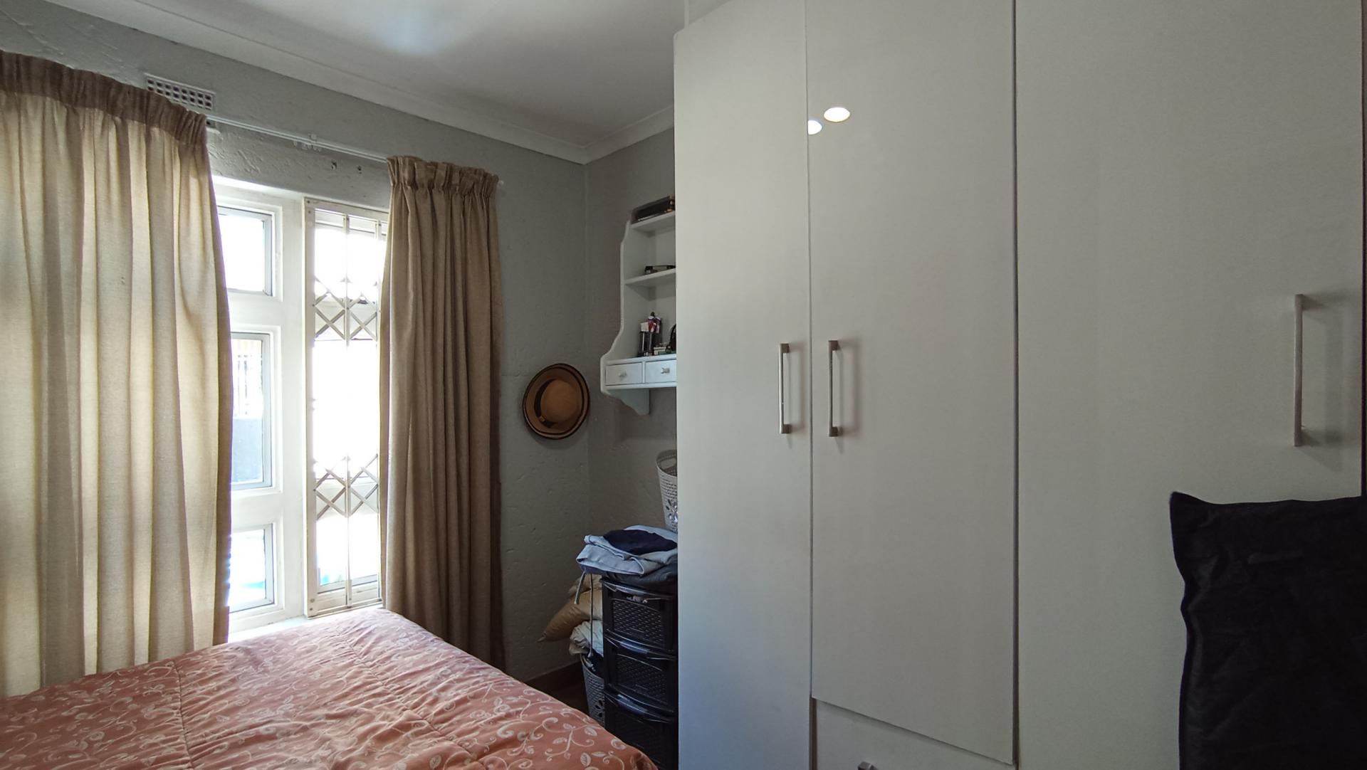 Bed Room 3 - 11 square meters of property in Douglasdale