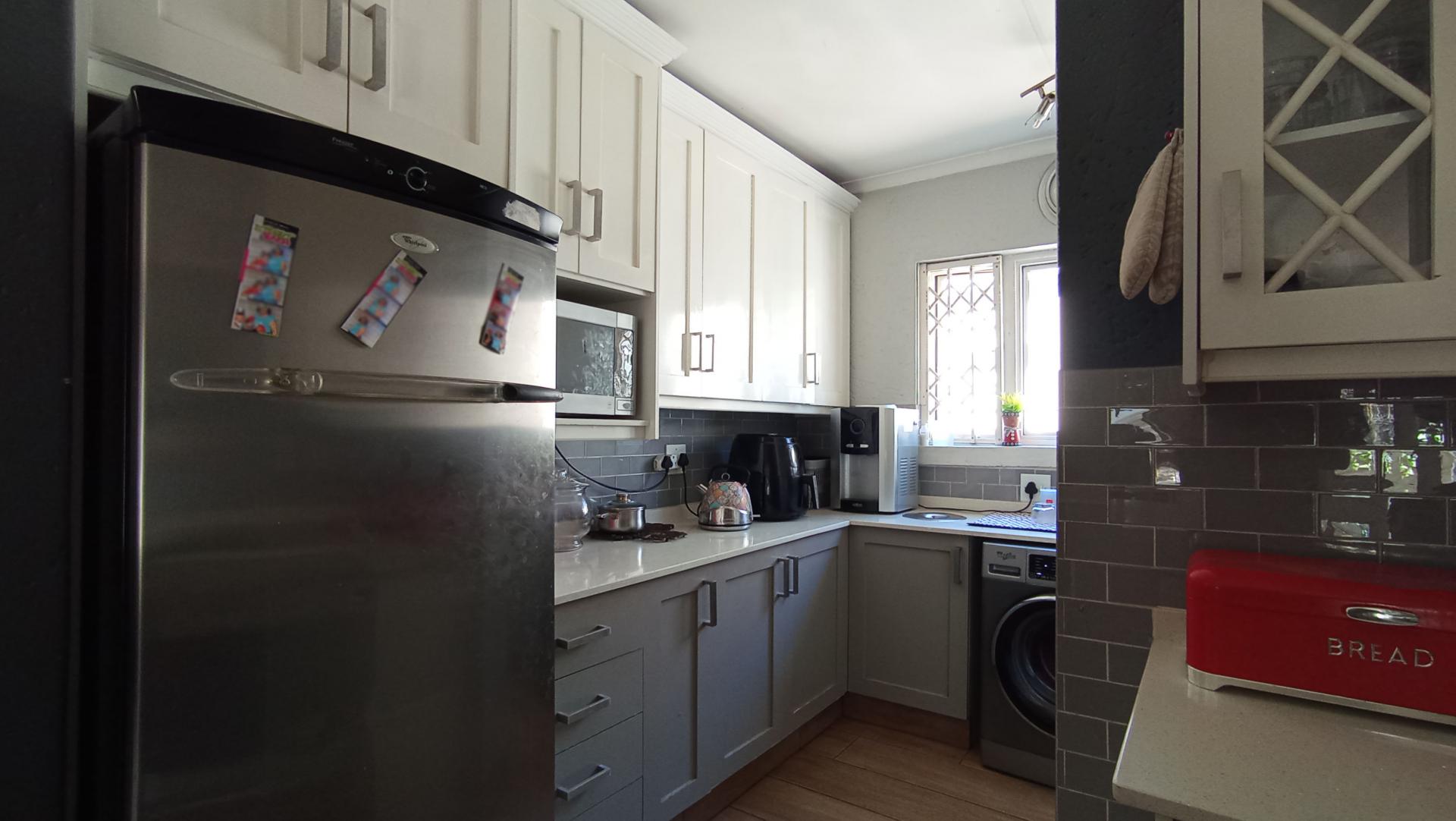 Kitchen - 19 square meters of property in Douglasdale