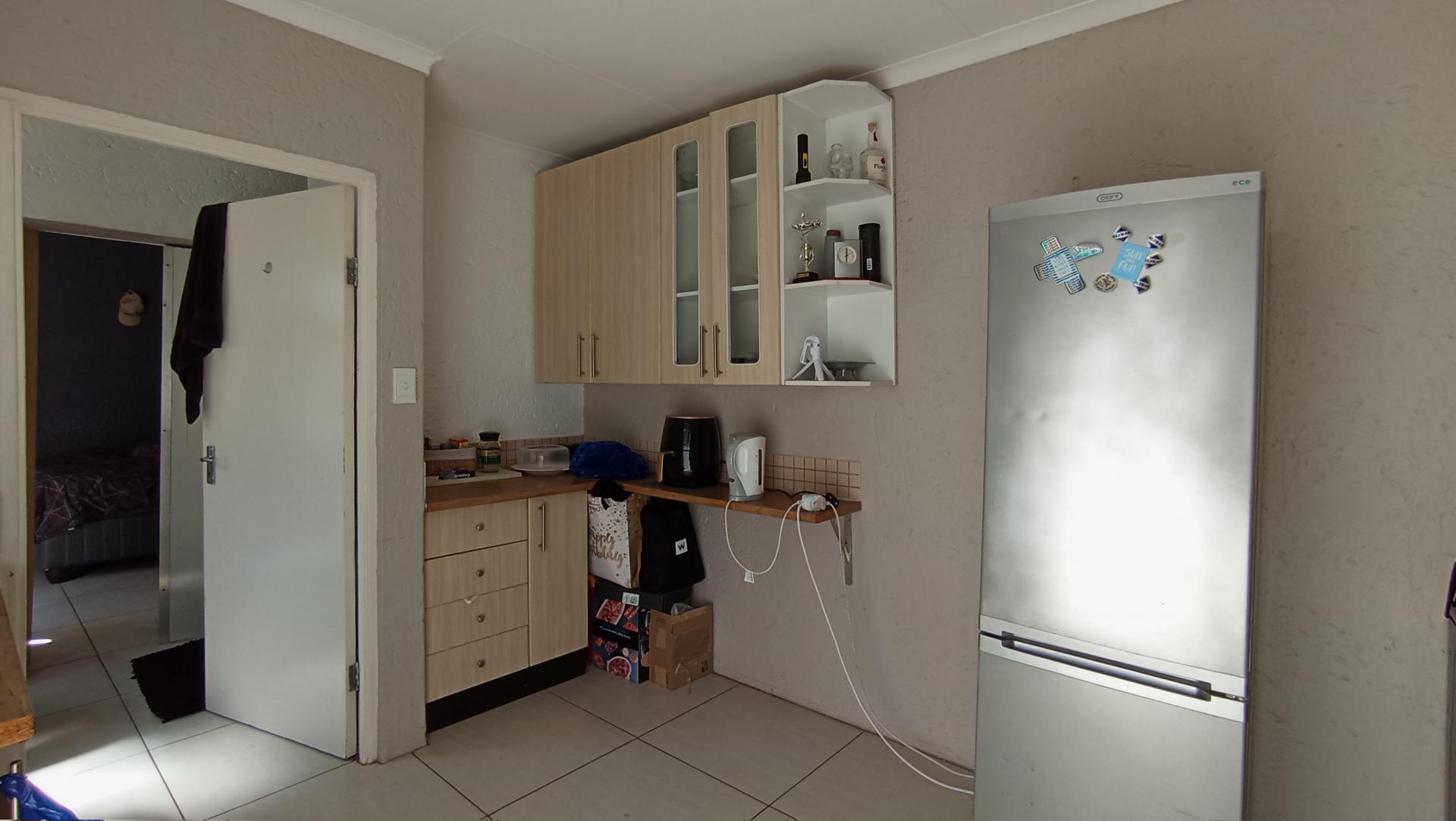 Lounges - 28 square meters of property in Douglasdale