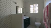 Bathroom 1 - 12 square meters of property in Douglasdale