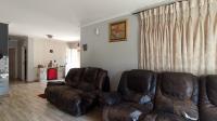 Lounges - 28 square meters of property in Douglasdale