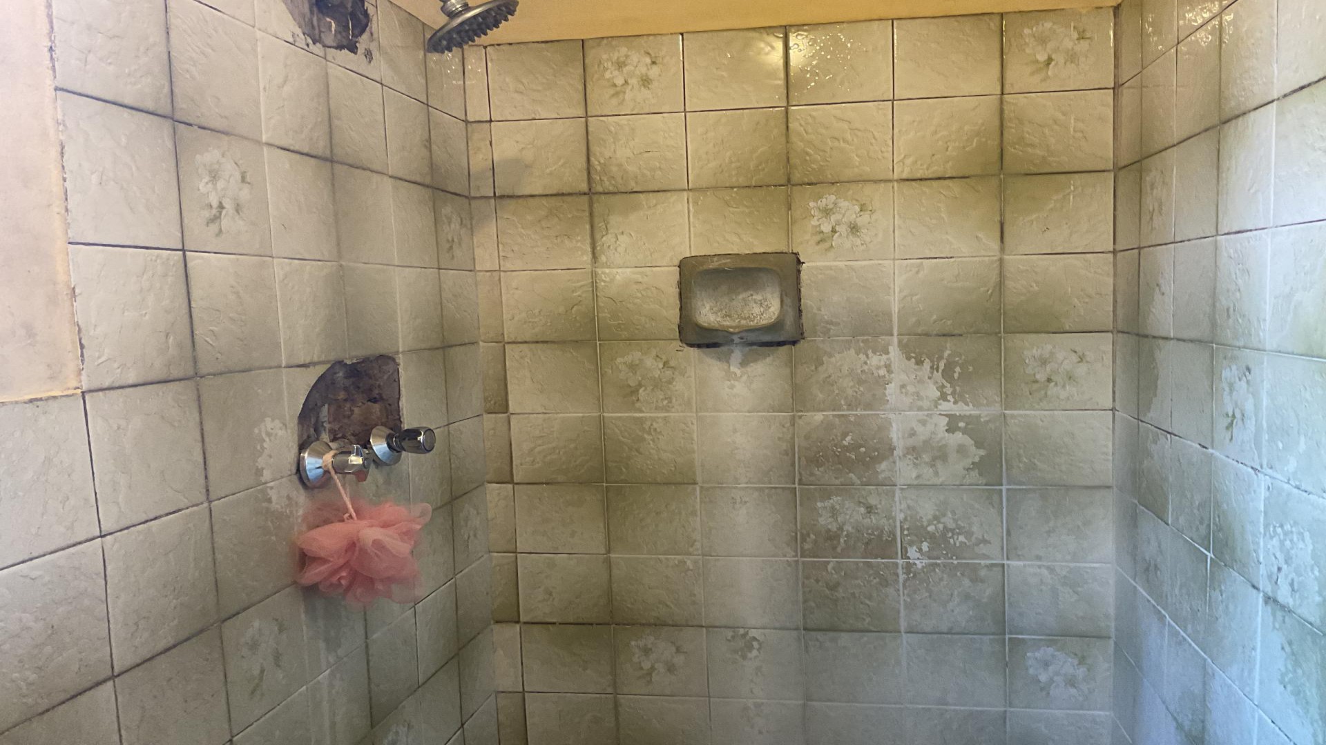Bathroom 1 of property in Ennerdale