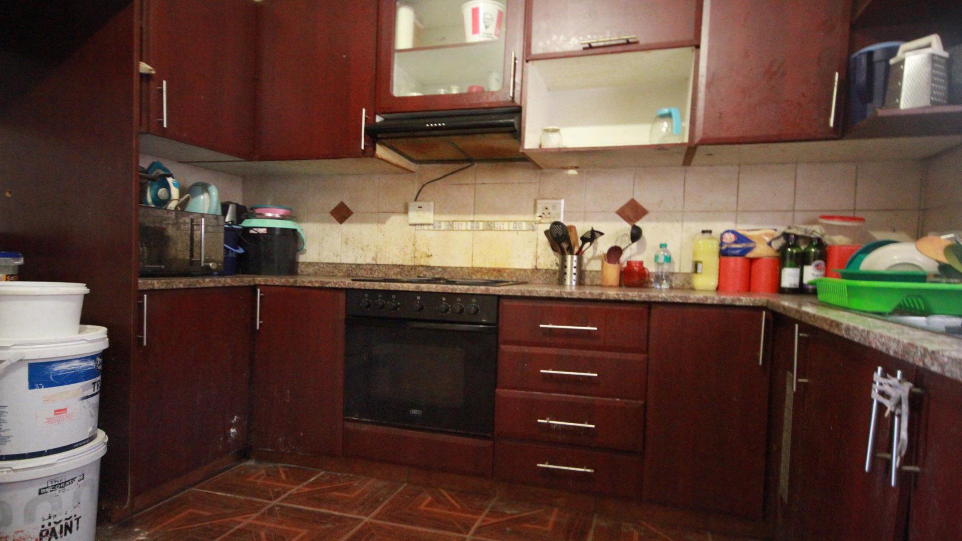 Kitchen of property in Lovu