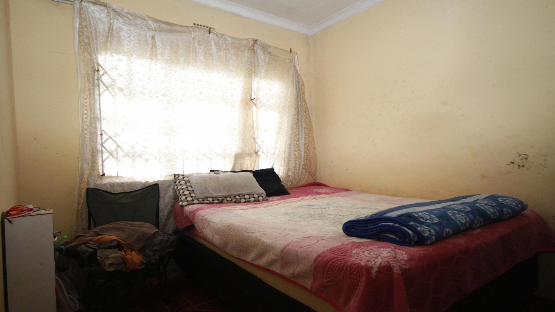 Bed Room 1 of property in Lovu