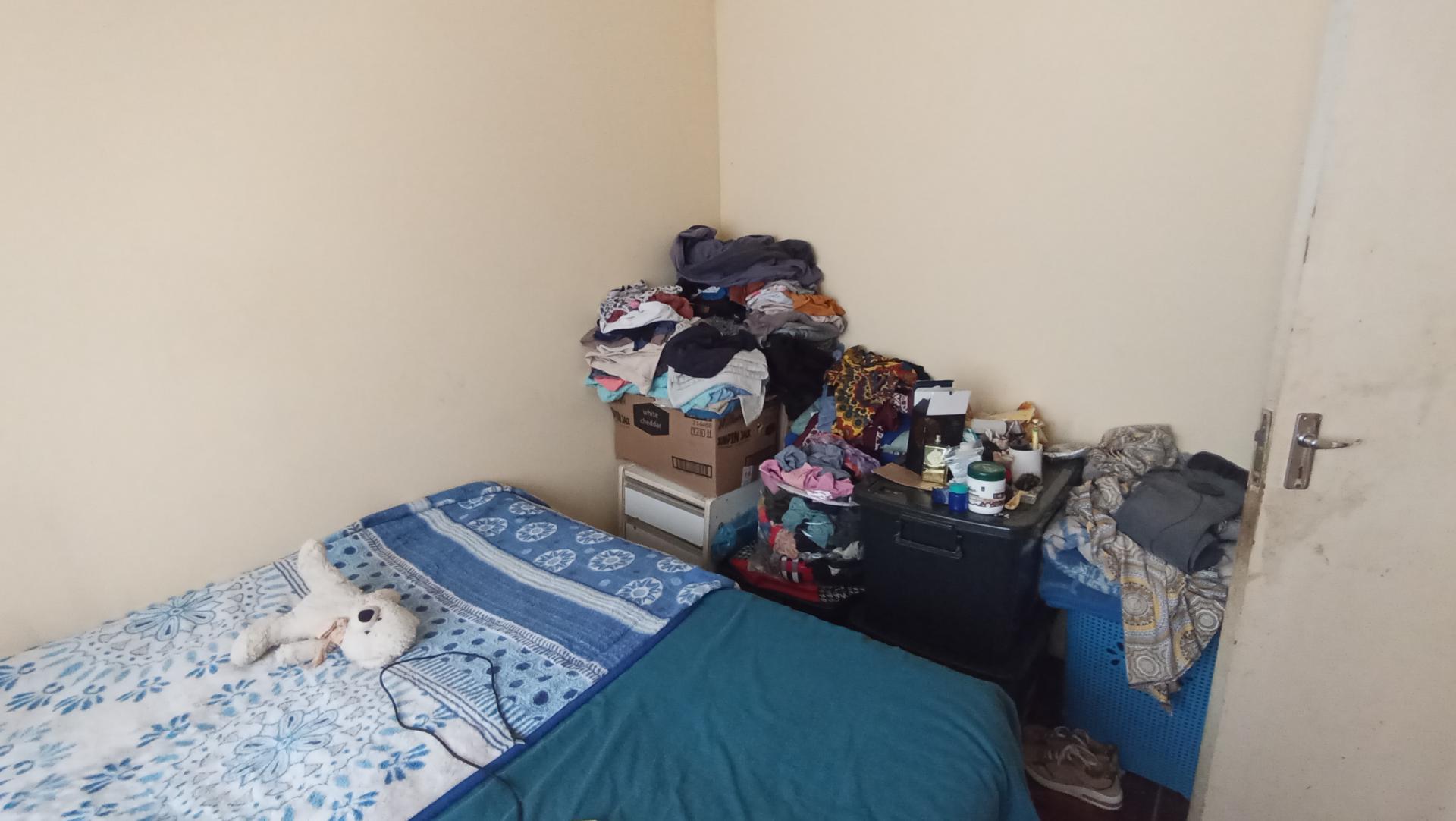 Bed Room 2 - 6 square meters of property in Lovu