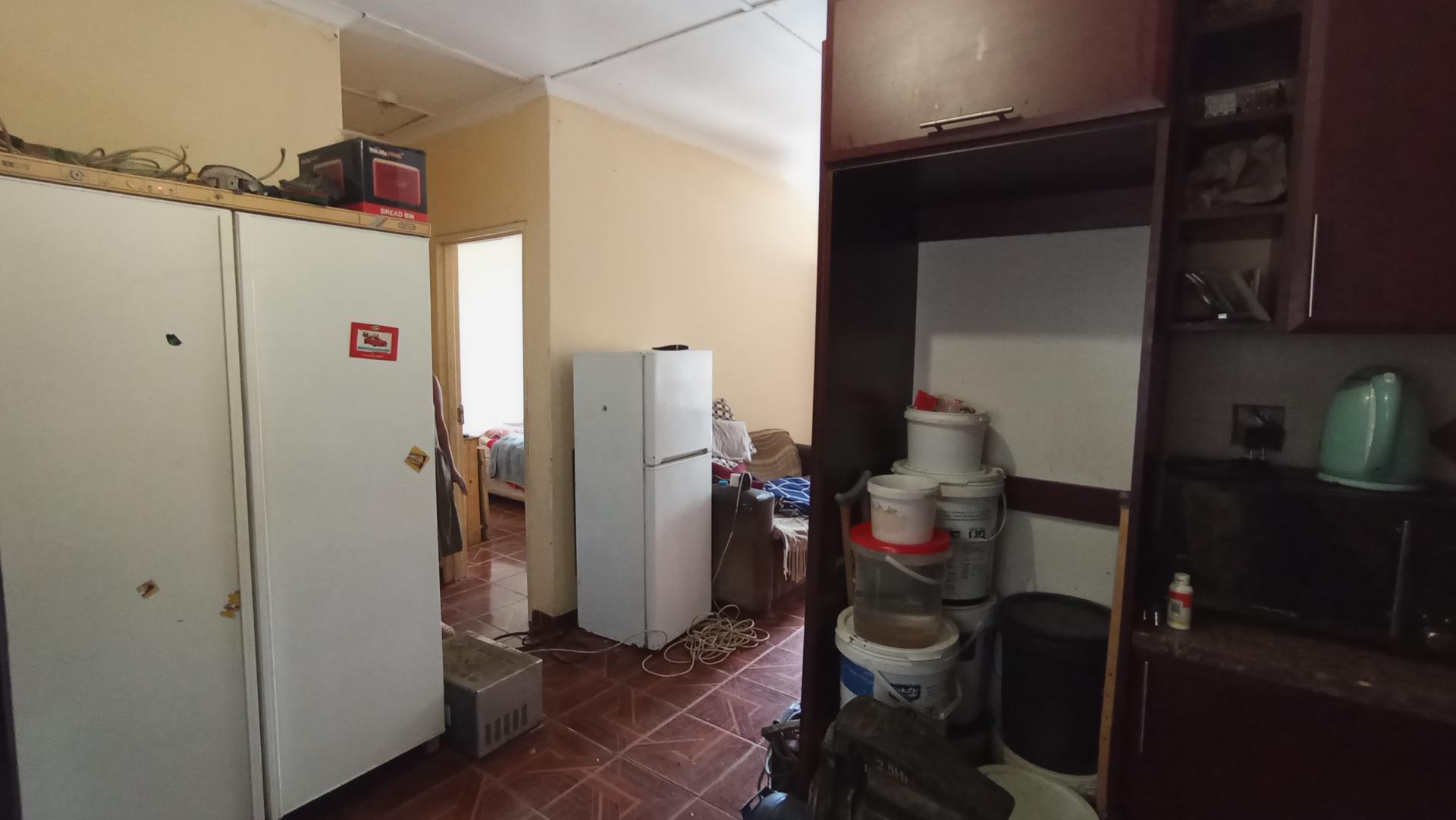 Kitchen - 6 square meters of property in Lovu